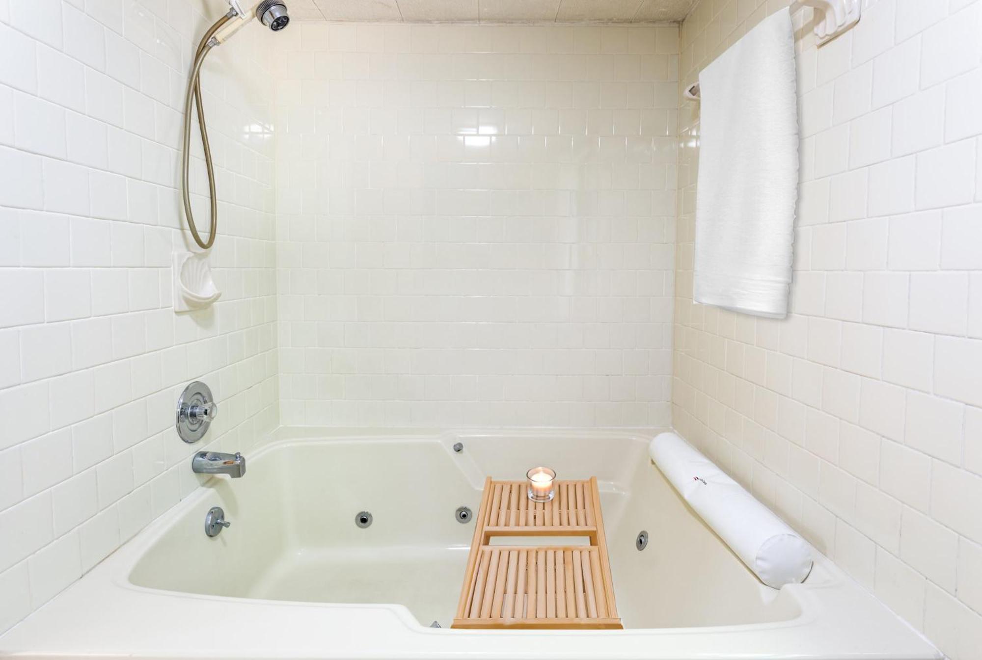 Hot Tub, Large Deck, Wifi, Fire Pit At Chalet Cabin Morton Grove المظهر الخارجي الصورة